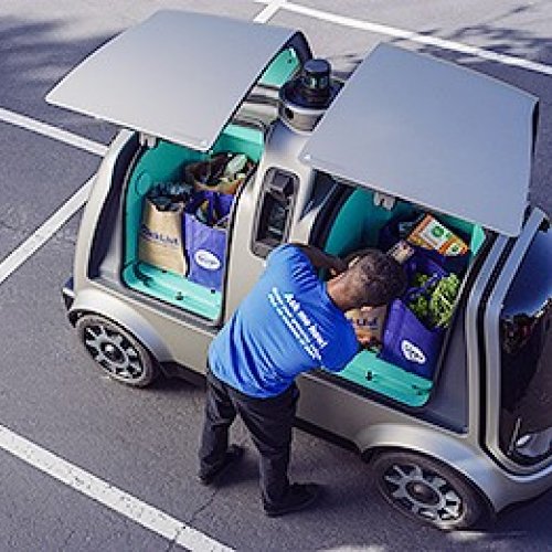 Driverless Cars deliver groceries in Arizona, USA